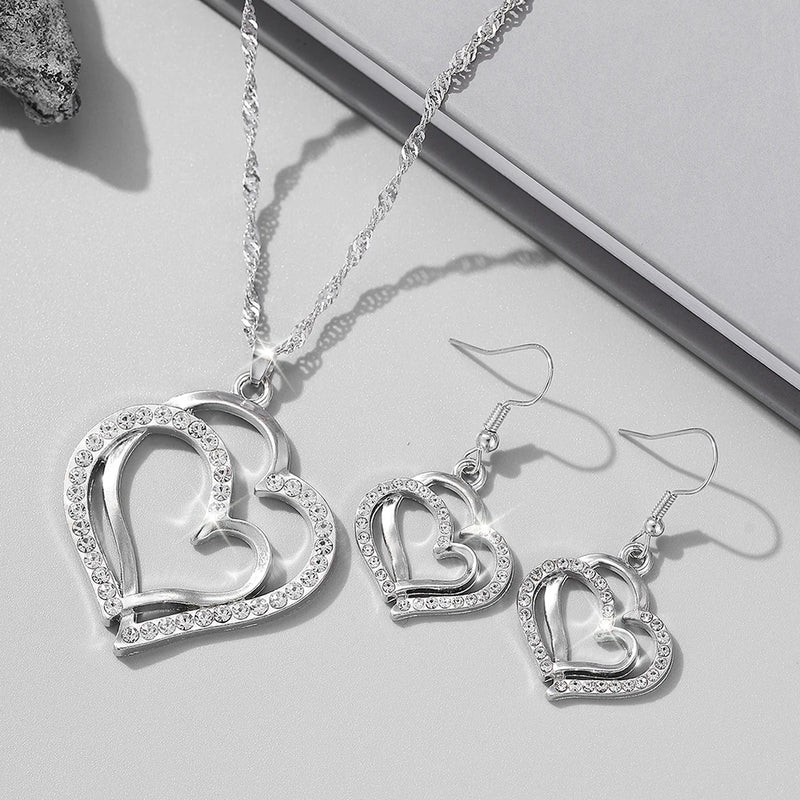 Conjunto Feminino com Colar com Pingente e Brincos