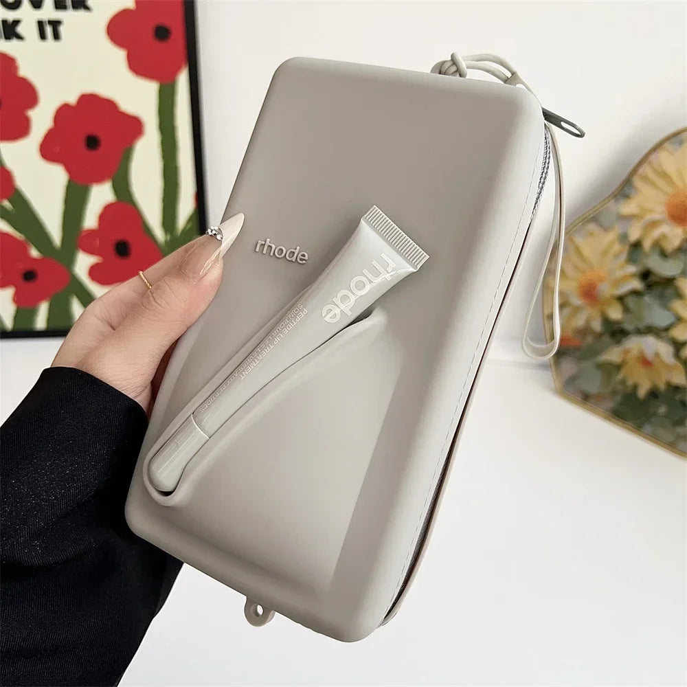 Capa de silicone com alça de pulso Rhode para iPhone 16E 15 14 13 12 11