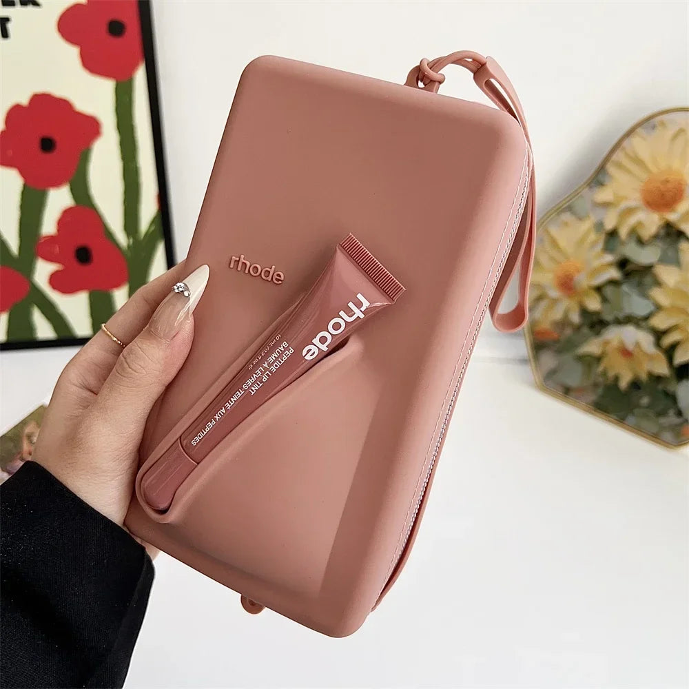 Capa de silicone com alça de pulso Rhode para iPhone 16E 15 14 13 12 11